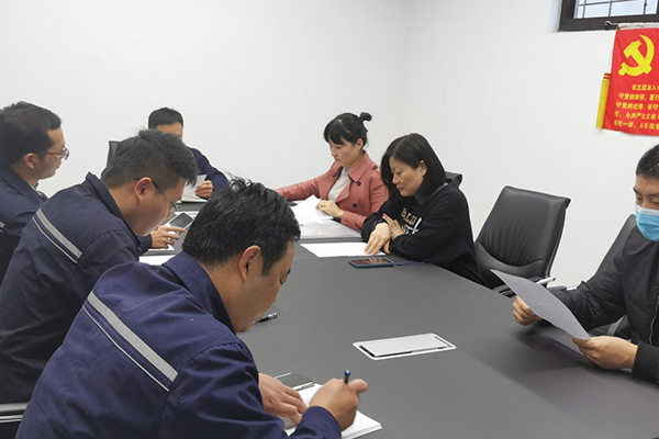 Dva zaměstnanci Boda se čestně připojili ke komunistické straně Číny.