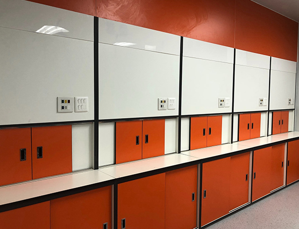 Kompaktní laminátové skříně